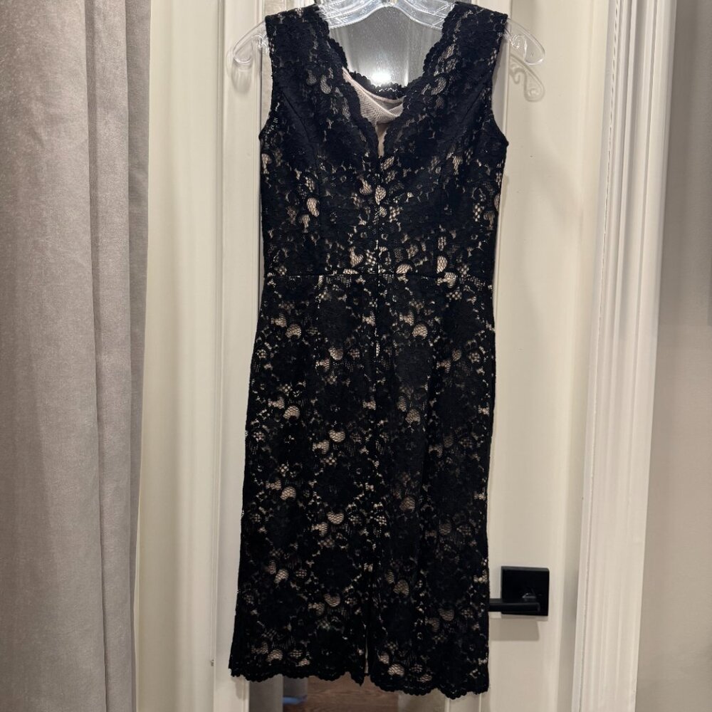 White House Black Market Black Floral Lace Sheath Dress Size 2 - Picture 3 of 5